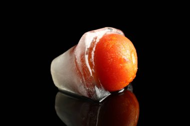 RIPE domates karanlık masada dondu. Sebze taze tutmak