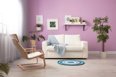 Şık oda içi rahat beyaz kanepe