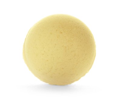 Beyaz arka plan üzerinde banyo bombası. Güzellik aksesuar