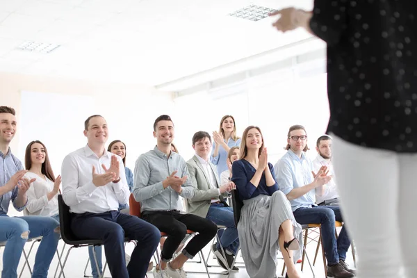 Jóvenes Con Formación Empresarial Cargo — Foto de Stock