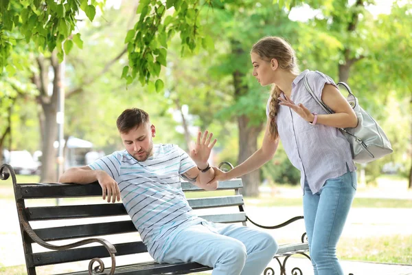 Young Couple Arguing While Sitting Bench Park Problems Relationship — Stock Photo, Image