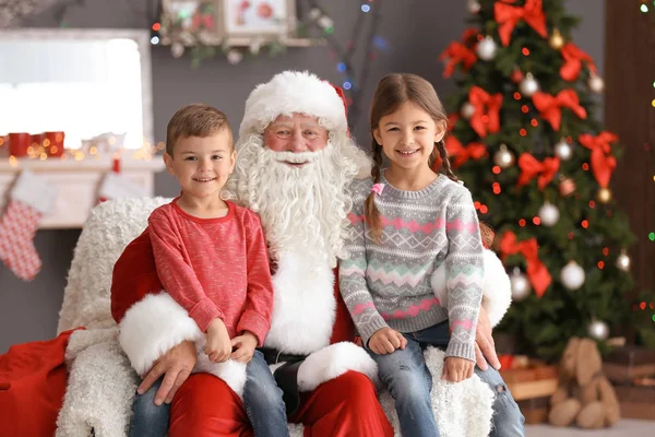 Little Children Sitting Authentic Santa Claus Knees Indoors — Stock Photo, Image