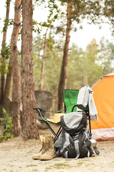 Conjunto Equipamentos Acampamento Livre Dia Verão — Fotografia de Stock