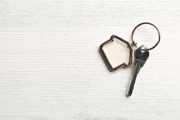 Key Trinket Shape House Wooden Background Real Estate Agent Services — Stock Photo, Image