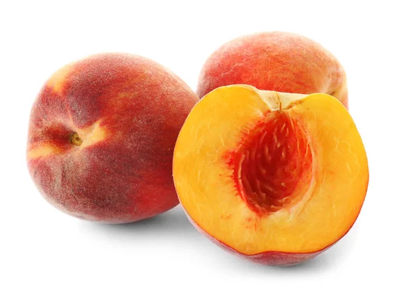 Frische Süße Pfirsiche Auf Weißem Hintergrund — Stockfoto