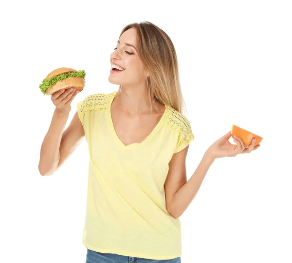 Jovem Segurando Hambúrguer Toranja Fundo Branco Escolha Entre Dieta Alimentos — Fotografia de Stock