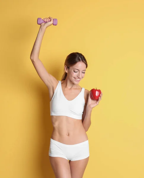 Mujer Delgada Feliz Ropa Interior Con Pimiento Mancuerna Sobre Fondo —  Fotos de Stock