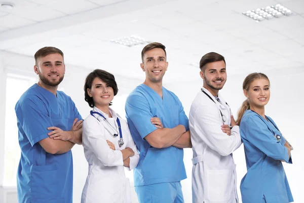 Equipe Médicos Uniformizados Local Trabalho — Fotografia de Stock