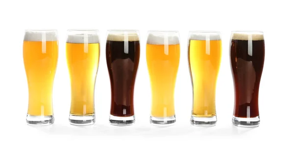 Brýle Různými Pivo Bílém Pozadí — Stock fotografie