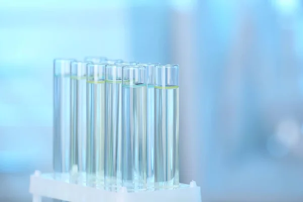 Laboratuvar Test Tüpleri Ile Sahibi Kimyasal Analiz — Stok fotoğraf