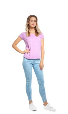 Beyaz arka plan üzerinde güzel kadın portresi tam uzunlukta