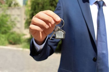 Açık havada, tuşuna basılı tutarak emlakçı portre