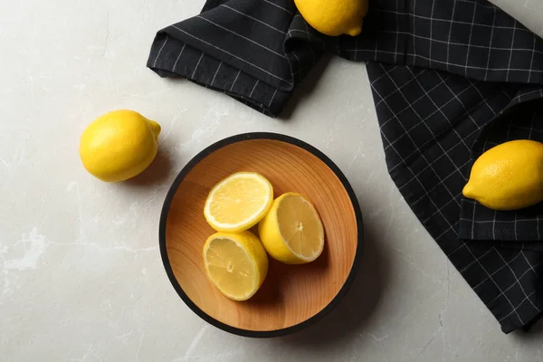 Пласка Композиція Лимонами Тканиною Світлому Фоні — стокове фото