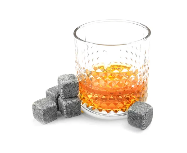 Glas Mit Spirituosen Und Whiskey Steinen Auf Weißem Hintergrund — Stockfoto