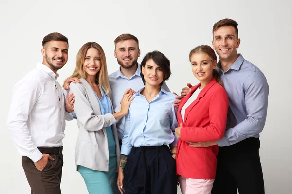 Gruppe Junger Leute Auf Hellem Hintergrund Teamwork Konzept — Stockfoto