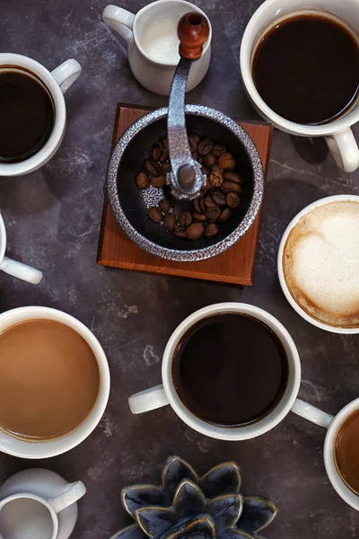 Tassen Mit Frischem Aromatischen Kaffee Auf Grauem Hintergrund Draufsicht — Stockfoto