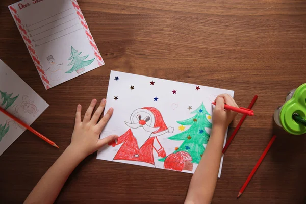 Pequeño Niño Dibujando Mesa Vista Superior Celebración Navidad — Foto de Stock