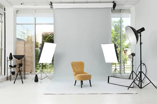 Interior Del Moderno Estudio Fotográfico Con Sillón Equipo Profesional — Foto de Stock