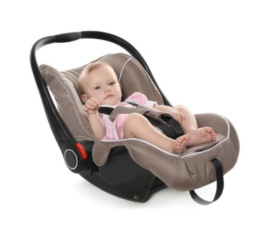 Beyaz arka plan üzerinde çocuk Emanet koltukta bebek