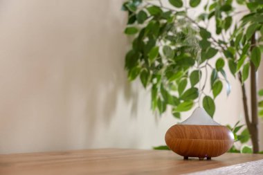 Aroma kandil masada kapalı difüzör