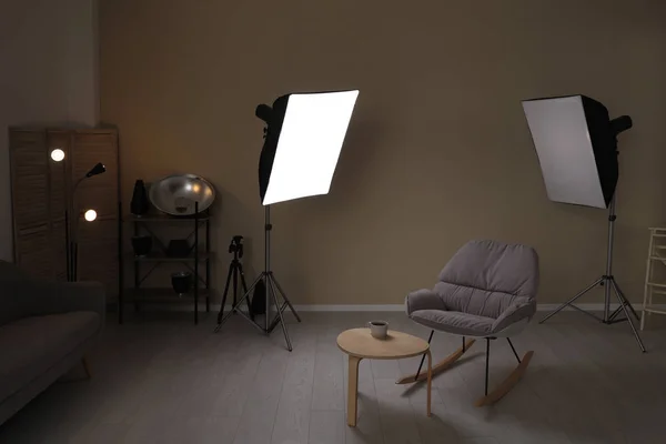 Intérieur Studio Photo Moderne Avec Fauteuil Bascule Table Équipement Professionnel — Photo