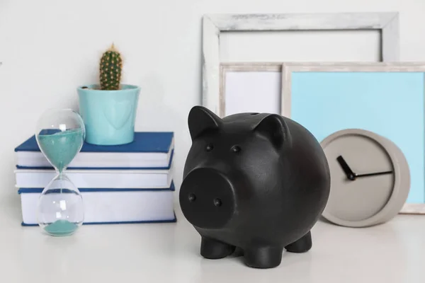 Kleur Piggy Bank Tafel Kamer Leuke Interieur Element — Stockfoto