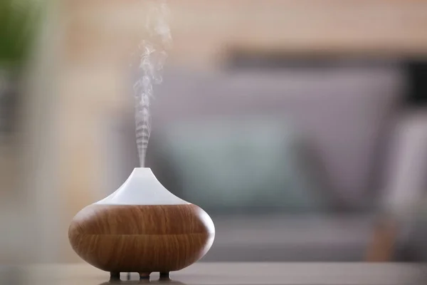 Aroma Diffuser Olielamp Tafel Tegen Onscherpe Achtergrond — Stockfoto