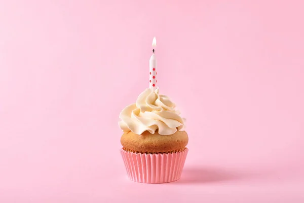 Délicieux Cupcake Anniversaire Avec Bougie Sur Fond Couleur — Photo