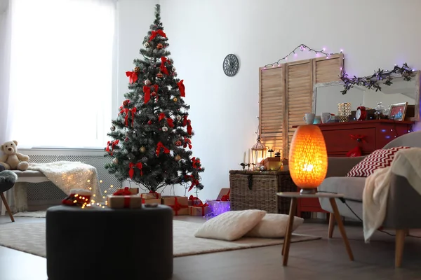 Elegante Salón Interior Con Árbol Navidad Decorado — Foto de Stock