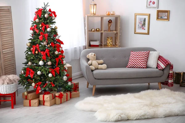 Intérieur Chambre Avec Beau Sapin Noël Cadeaux — Photo