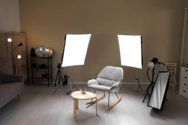 İç modern photo Studio sallanan sandalye, Masa ve profesyonel ekipman