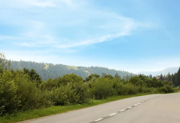 Paisagem Pitoresca Com Estrada Montanhas — Fotografia de Stock