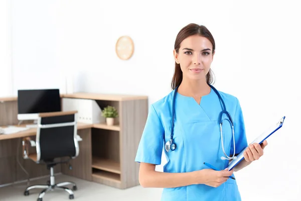 Female Medical Assistant Clinic Health Care Service — Stock Photo, Image