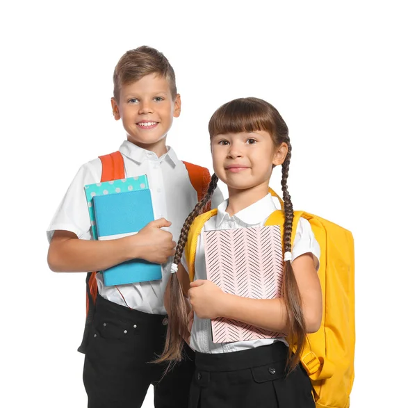 Crianças Pequenas Com Mochilas Cadernos Fundo Branco Papelaria Escola — Fotografia de Stock