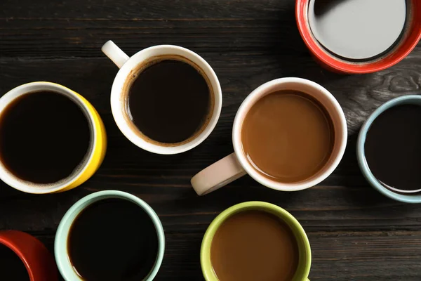 Composición Plana Con Tazas Café Sobre Fondo Madera Fotografía Alimentaria — Foto de Stock