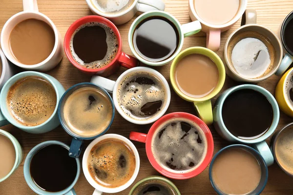 Tassen Mit Frischem Aromatischen Kaffee Auf Holzhintergrund Draufsicht Lebensmittelfotografie — Stockfoto