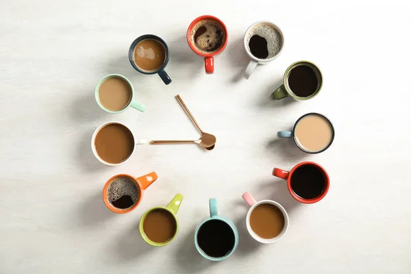 Flat Lay Composizione Con Tazze Caffè Sfondo Chiaro Fotografia Alimentare — Foto Stock
