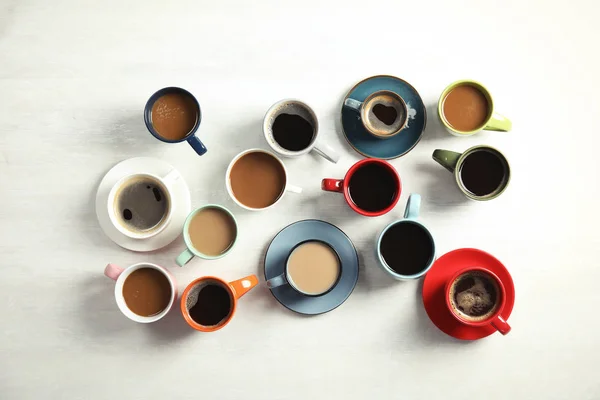 Flache Liegekomposition Mit Tassen Kaffee Auf Hellem Hintergrund Lebensmittelfotografie — Stockfoto