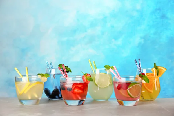 Glasses Lemonades Table Color Background — Stock Photo, Image