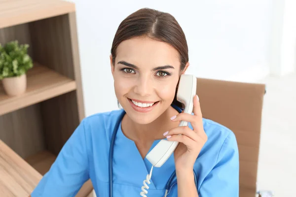 Female Medical Assistant Workplace Clinic Health Care Service — Stock Photo, Image