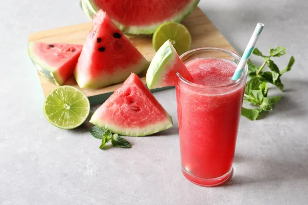 Sabrosa Bebida Sandía Verano Vaso Frutas Frescas Mesa — Foto de Stock