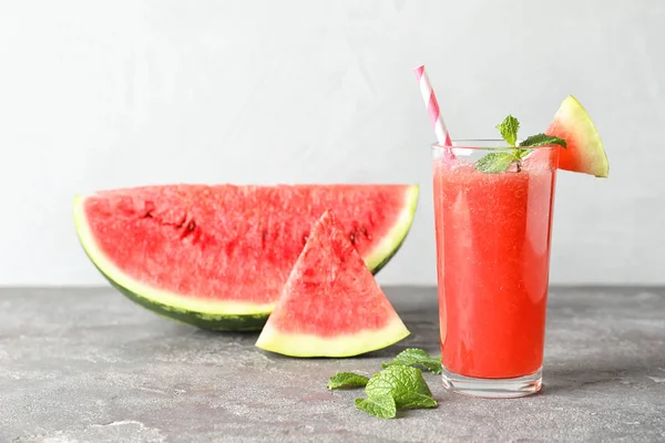 Chutné Letní Meloun Drink Sklo Plátky Ovoce Stole — Stock fotografie
