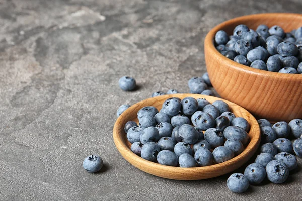 Servies Met Sappige Bosbessen Ruimte Voor Tekst Kleurentabel — Stockfoto