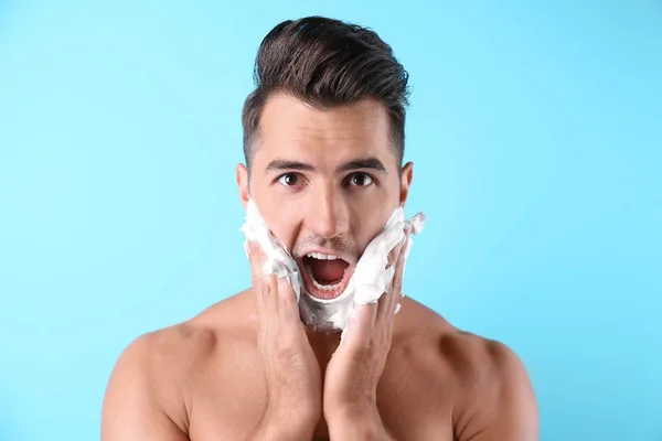 Handsome Young Man Applying Shaving Foam Color Background — Stock Photo, Image