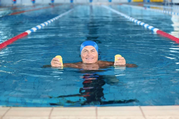 Sportive Senior Man Doing Exercises Indoor Swimming Pool — Stock Photo, Image