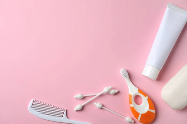 Flache Liegekomposition Mit Baby Zahnbürste Toilettenartikeln Und Platz Für Text — Stockfoto