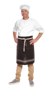 Önlük beyaz arka plan üzerinde olgun erkek Şef