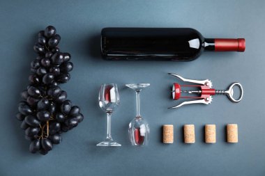 Renk arka plan üzerinde olgunlaşmış taze sulu üzüm ile düz yatıyordu kompozisyon