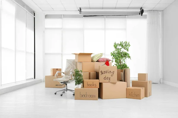 Pile Moving Boxes Empty Room — Stock Photo, Image