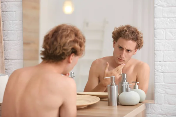 Young Man Looking Mirror Shaving Home — Stock Photo, Image